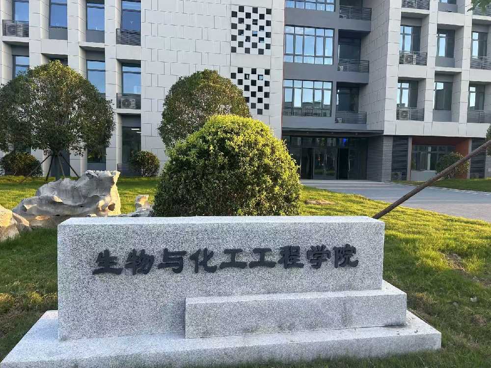 自流井区扬州职业大学体育场高杆灯项目
